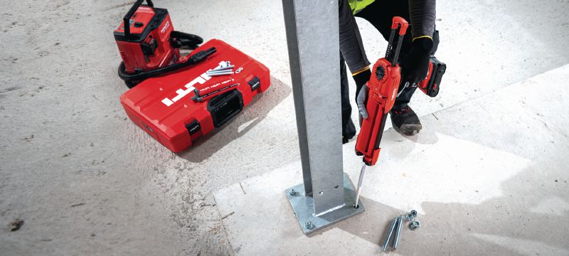 HDE 500-22 Акумуляторний дозатор для хімічних анкерів Hilti Акумуляторний дозатор для гібридних/епоксидних хімічних анкерів з корисними функціями для підвищення швидкості, безпеки та економічності використання розчину (платформа батарей Nuron) Застосування 1